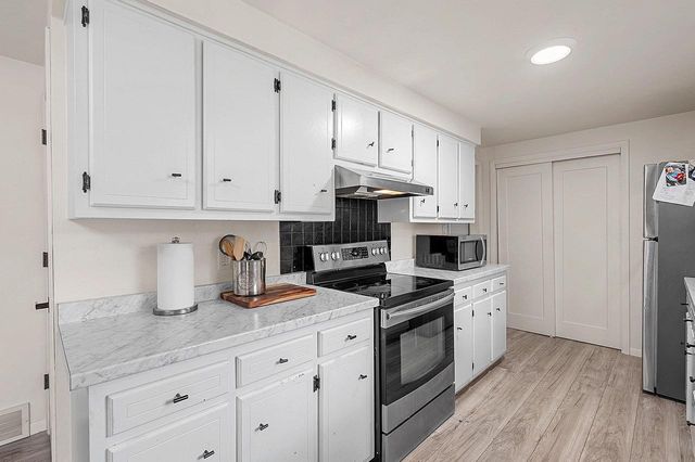 1540 E PLAZA DRIVE, Appleton, WI 54915