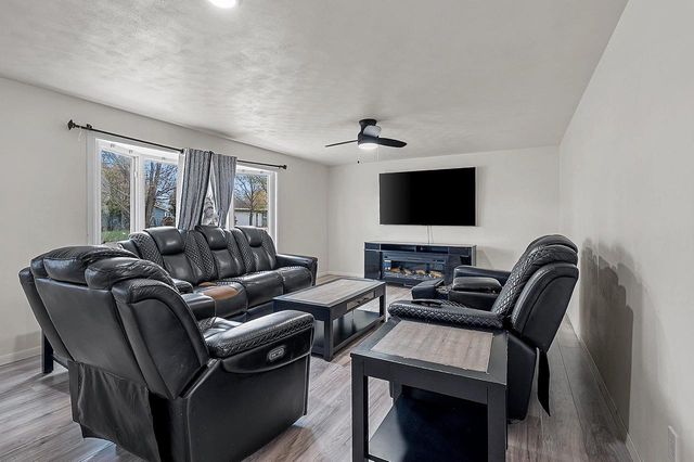 1540 E PLAZA DRIVE, Appleton, WI 54915