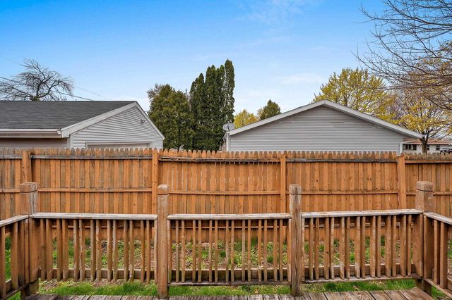 1540 E PLAZA DRIVE, Appleton, WI 54915