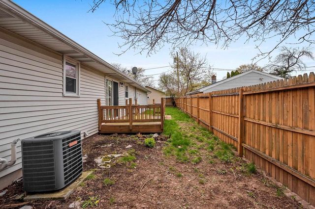 1540 E PLAZA DRIVE, Appleton, WI 54915