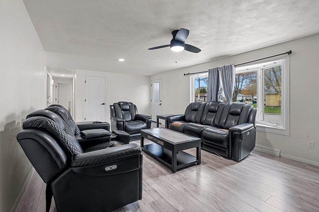 1540 E PLAZA DRIVE, Appleton, WI 54915