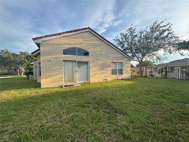 18581 NW 23rd Street, Pembroke Pines, FL 33029