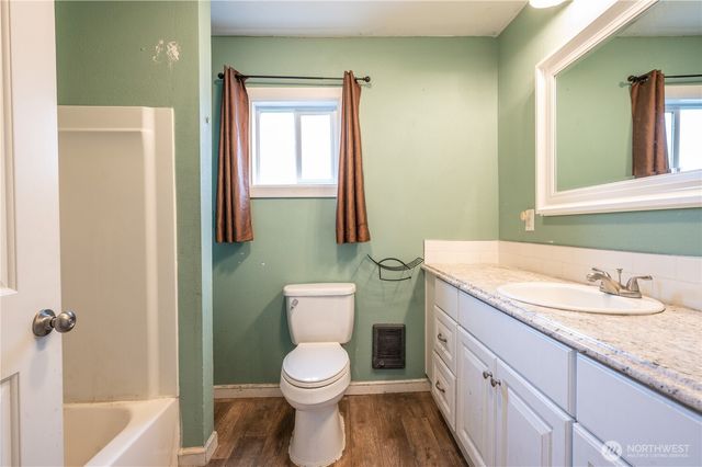 2826 Pacific Avenue, Hoquiam, WA 98550