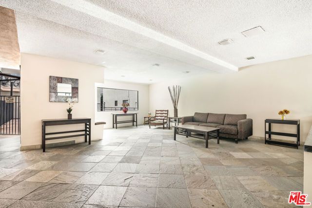 7540 W HAMPTON Avenue 202, West Hollywood, CA 90046