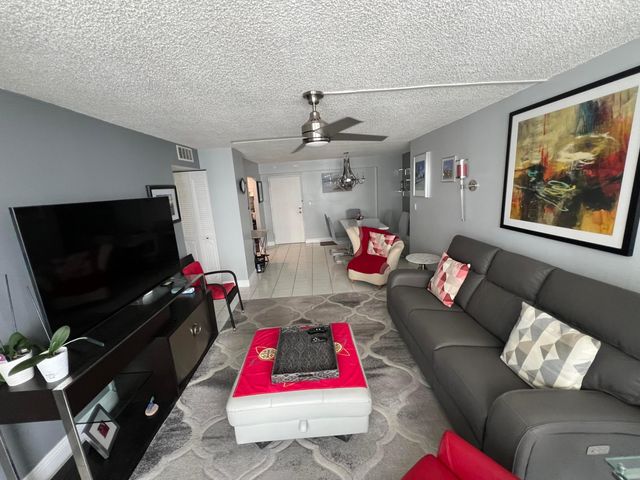 111 BRINY Avenue 22-09, Pompano Beach, FL 33062