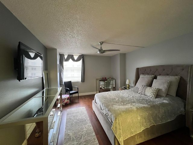 111 BRINY Avenue 22-09, Pompano Beach, FL 33062