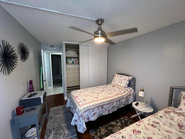 111 BRINY Avenue 22-09, Pompano Beach, FL 33062