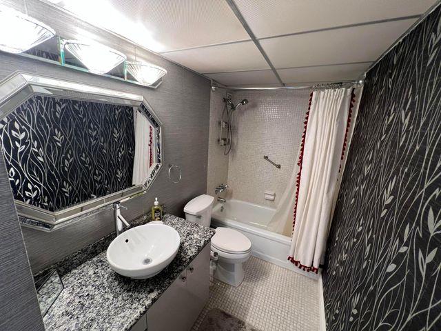 111 BRINY Avenue 22-09, Pompano Beach, FL 33062