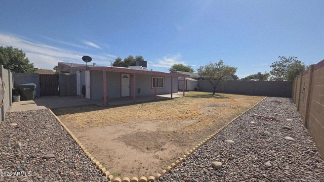 8814 W AVALON Drive, Phoenix, AZ 85037