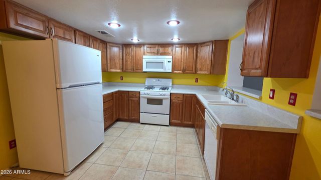 8814 W AVALON Drive, Phoenix, AZ 85037
