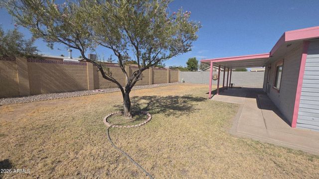 8814 W AVALON Drive, Phoenix, AZ 85037