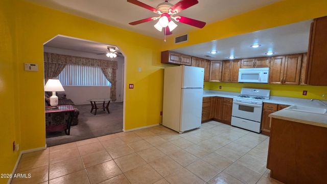 8814 W AVALON Drive, Phoenix, AZ 85037