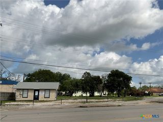 702 US Highway 77a, Yoakum, TX 77995
