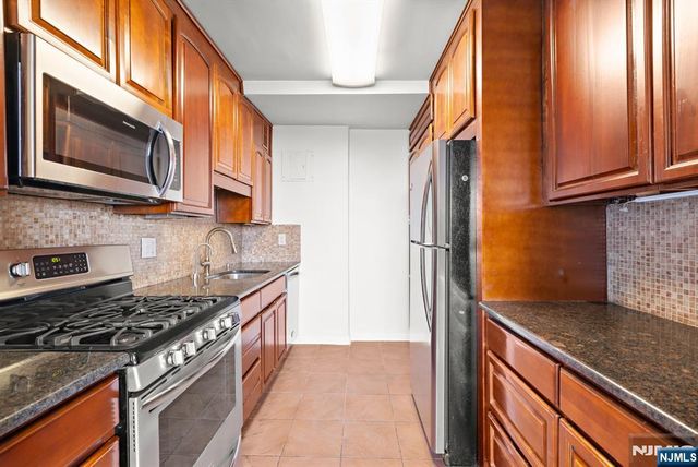 3 Horizon G-11, Fort Lee, NJ 07024