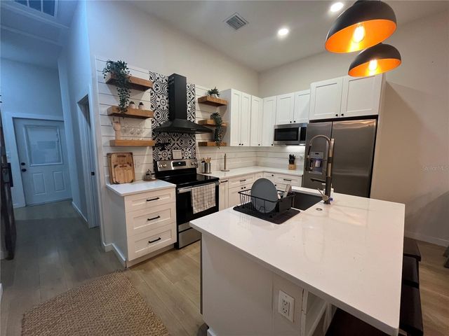 1807 E 20TH AVENUE, Tampa, FL 33605