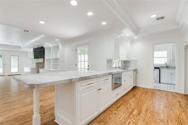7009 Trenton Road, Nichols Hills, OK 73116