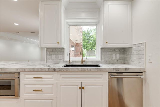 7009 Trenton Road, Nichols Hills, OK 73116