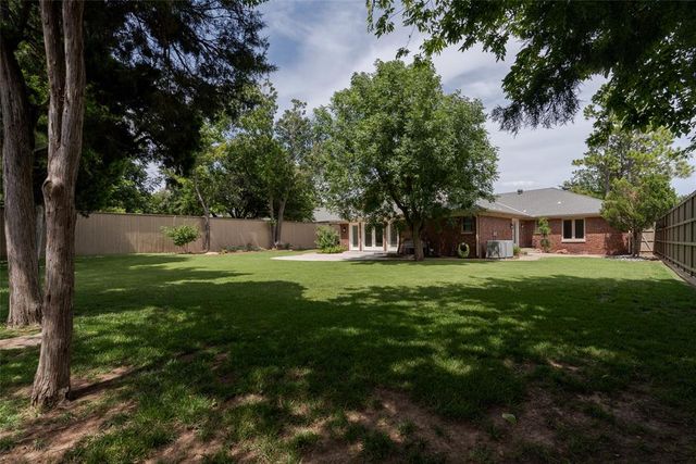 7009 Trenton Road, Nichols Hills, OK 73116