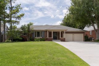 7009 Trenton Road, Nichols Hills, OK 73116