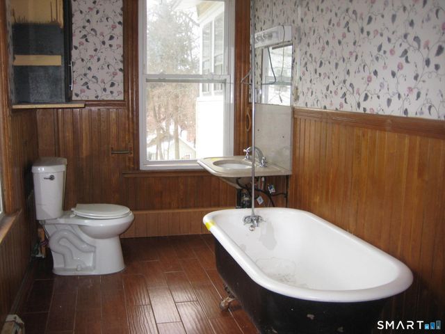 14 Sturtevant Avenue, Norwich, CT 06360