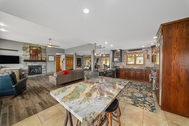 150 Holsing Ln, Frazer, PA 15084