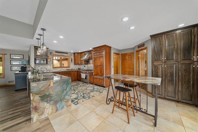 150 Holsing Ln, Frazer, PA 15084
