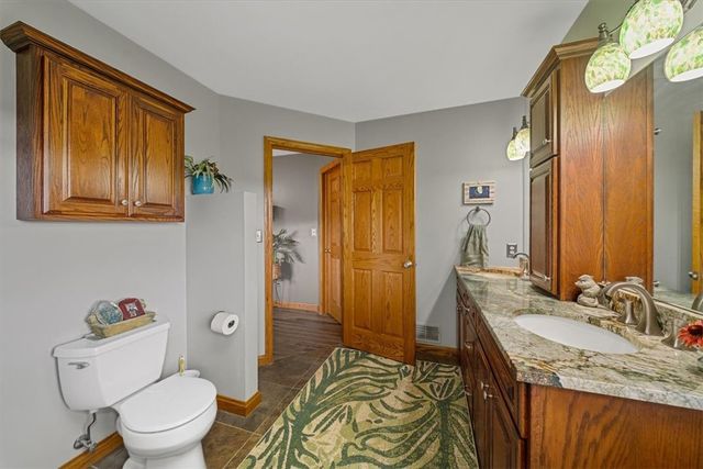 150 Holsing Ln, Frazer, PA 15084