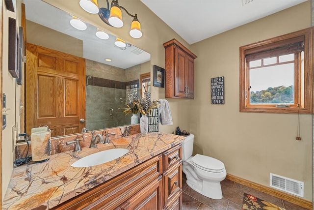 150 Holsing Ln, Frazer, PA 15084