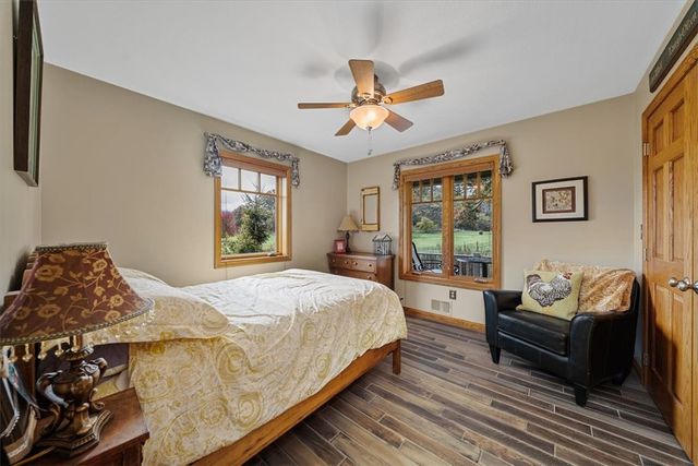 150 Holsing Ln, Frazer, PA 15084