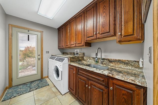 150 Holsing Ln, Frazer, PA 15084
