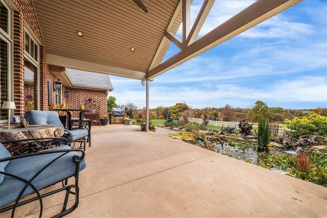 150 Holsing Ln, Frazer, PA 15084