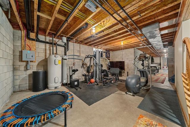 150 Holsing Ln, Frazer, PA 15084