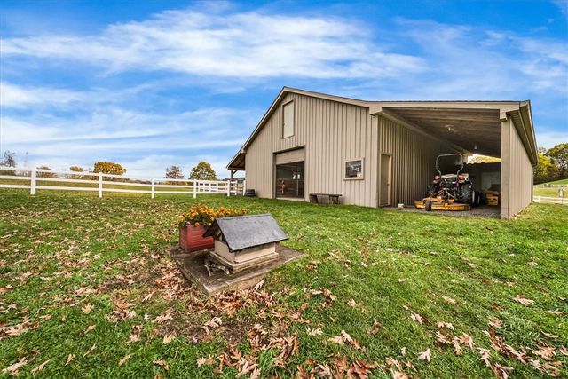 150 Holsing Ln, Frazer, PA 15084