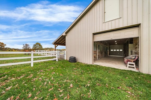 150 Holsing Ln, Frazer, PA 15084