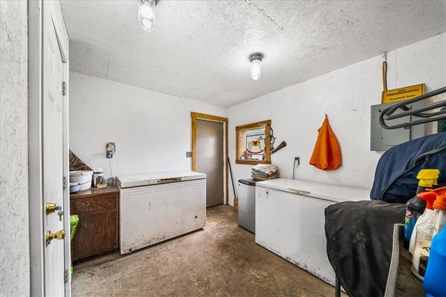 150 Holsing Ln, Frazer, PA 15084