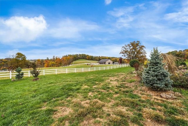 150 Holsing Ln, Frazer, PA 15084