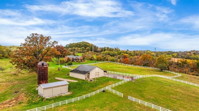150 Holsing Ln, Frazer, PA 15084