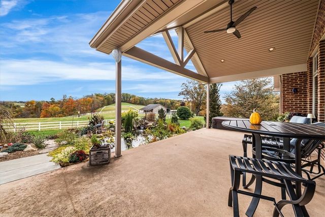 150 Holsing Ln, Frazer, PA 15084