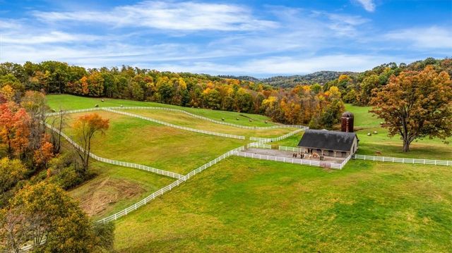 150 Holsing Ln, Frazer, PA 15084