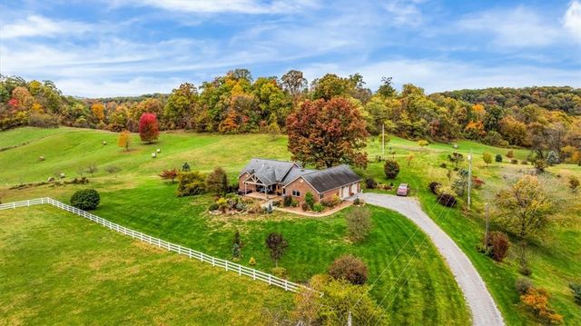 150 Holsing Ln, Frazer, PA 15084