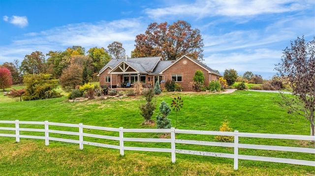 150 Holsing Ln, Frazer, PA 15084