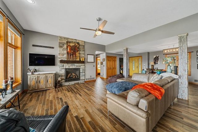 150 Holsing Ln, Frazer, PA 15084