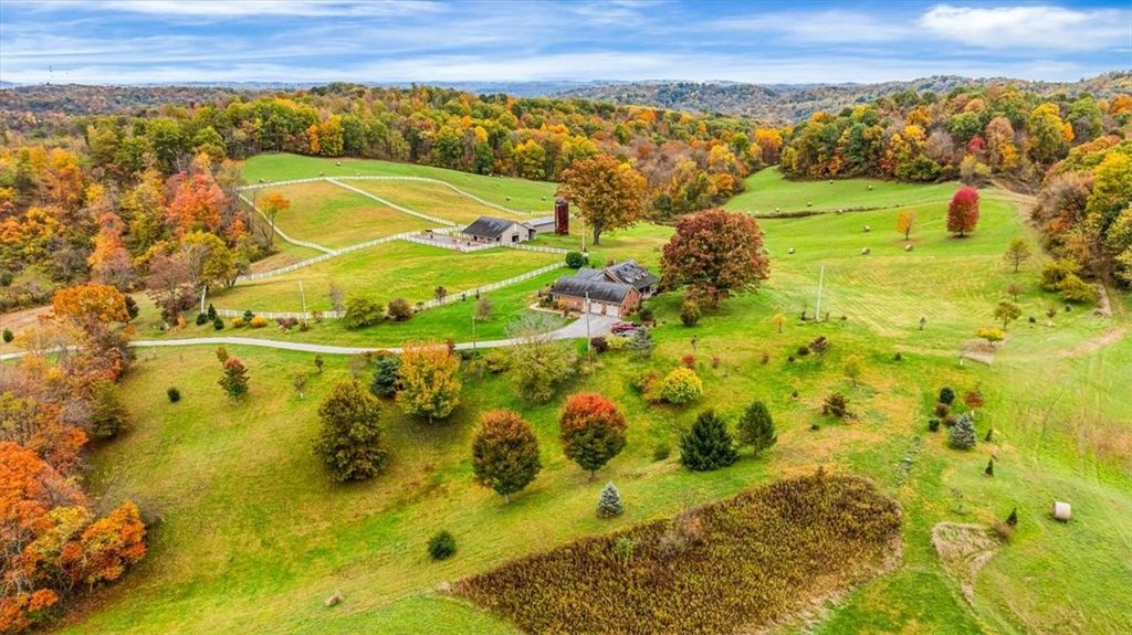 150 Holsing Ln, Frazer, PA 15084