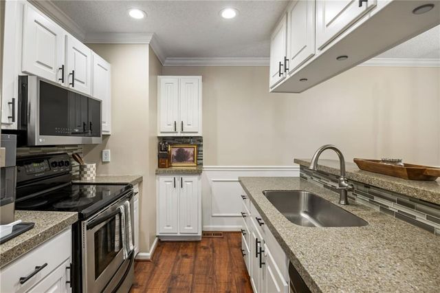1048 Creatwood Circle SE, Smyrna, GA 30080