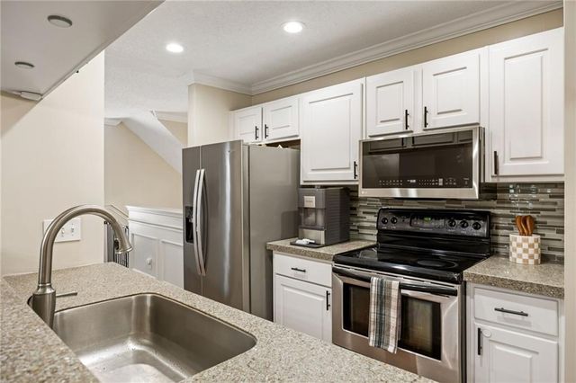 1048 Creatwood Circle SE, Smyrna, GA 30080