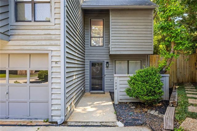 1048 Creatwood Circle SE, Smyrna, GA 30080