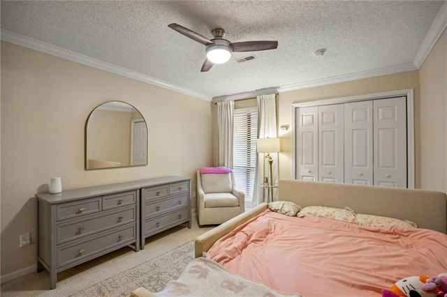 1048 Creatwood Circle SE, Smyrna, GA 30080