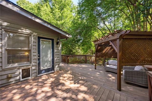 1048 Creatwood Circle SE, Smyrna, GA 30080