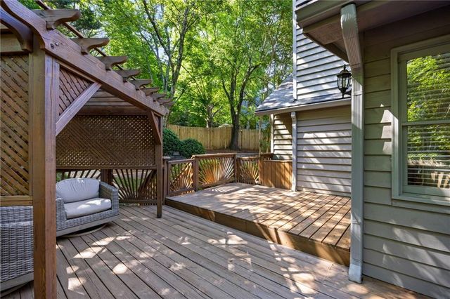 1048 Creatwood Circle SE, Smyrna, GA 30080