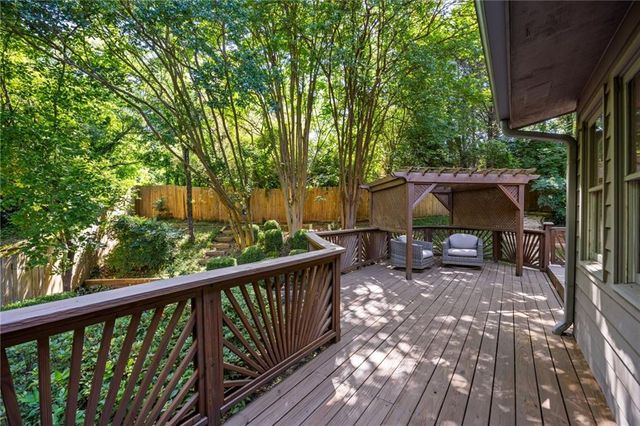 1048 Creatwood Circle SE, Smyrna, GA 30080